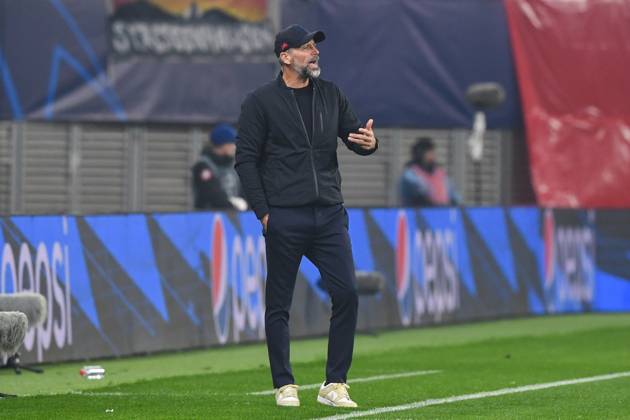 Fussball, Herren, Saison 2023 2024, UEFA Champions League (Gruppe G, 3. Spieltag), RB Leipzig - FK Roter Stern Belgrad, v. l. Trainer Marco Rose (RB Leipzig) gestikuliert, 25.10. 2023, Copyright: xSebastianxRäppold MatthiasxKochx