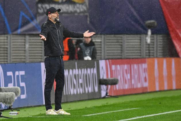 Fussball, Herren, Saison 2023 2024, UEFA Champions League (Gruppe G, 3. Spieltag), RB Leipzig - FK Roter Stern Belgrad, v. l. Trainer Marco Rose (RB Leipzig) gestikuliert, 25.10. 2023, Copyright: xSebastianxRäppold MatthiasxKochx
