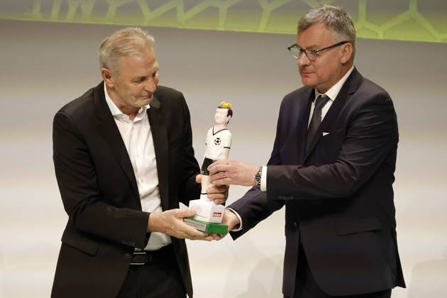Jörg Jakob(re) Kicker Chefredakteur, überreichte den Walter Bensemann-Preis 2023 an Karl Heinz Körbel Deutscher Fussball Kulturpreis 2023 Nürnberg Copyright: xZichyx Eibner-Pressefotox EP_rzy