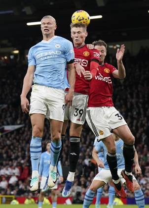 Manchester, England, 29th October 2023. Erling Haaland of Manchester City challenged by Scott McTominay of Manchester United, ManU during the Premier League match at Old Trafford, Manchester. Picture credit should read: Andrew Yates Sportimage EDITORIAL USE ONLY. No use with unauthorised audio, video, data, fixture lists, club league logos or live services. Online in-match use limited to 120 images, no video emulation. No use in betting, games or single club league player publications. SPI-2690-0042