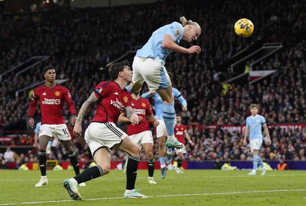 Manchester, England, 29th October 2023. Erling Haaland of Manchester City heads towards goal during the Premier League match at Old Trafford, Manchester. Picture credit should read: Andrew Yates Sportimage EDITORIAL USE ONLY. No use with unauthorised audio, video, data, fixture lists, club league logos or live services. Online in-match use limited to 120 images, no video emulation. No use in betting, games or single club league player publications. SPI-2690-0043