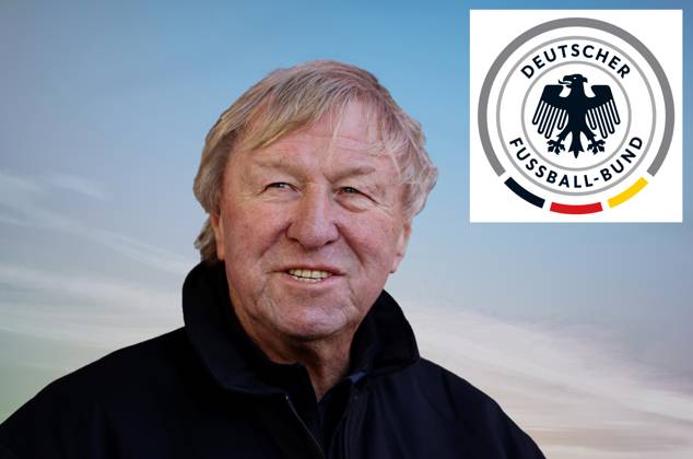 Deutschland 06. November 2023: Fussball, Herren, Saison 2023 2024, DFB, Bundestrainer Frauen ! Achtung Fotomontage ! Hier im Bild Horst Hrubesch, interims Bundestrainer Frauen Fussball, Nationalmannschaft, Kopf, Portrait, im Hintergrund das Logo, Wappen des DFB, Deutschen Fussball Bund, Symbolbild