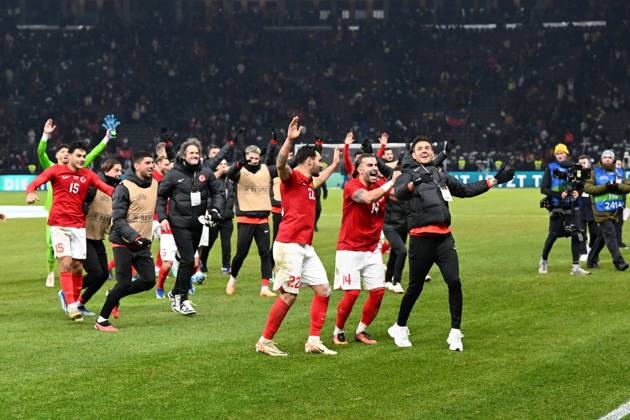 Fussball, Herren, Saison 2023 2024, Länderspiel in Berlin, Deutschland - Türkei, v. l. Die Spieler von der Türkei Schlussjubel, jubelt nach dem 2:3 Sieg, 18.11. 2023, Copyright: xMatthiasxKochx