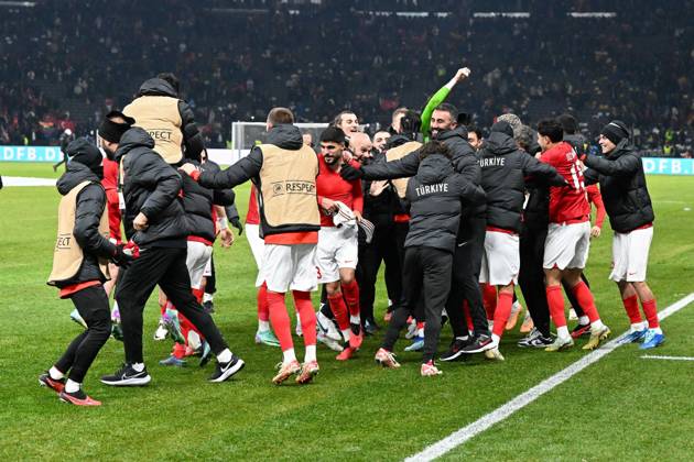 Fussball, Herren, Saison 2023 2024, Länderspiel in Berlin, Deutschland - Türkei, v. l. Die Spieler von der Türkei Schlussjubel, jubelt nach dem 2:3 Sieg, 18.11. 2023, Copyright: xMatthiasxKochx