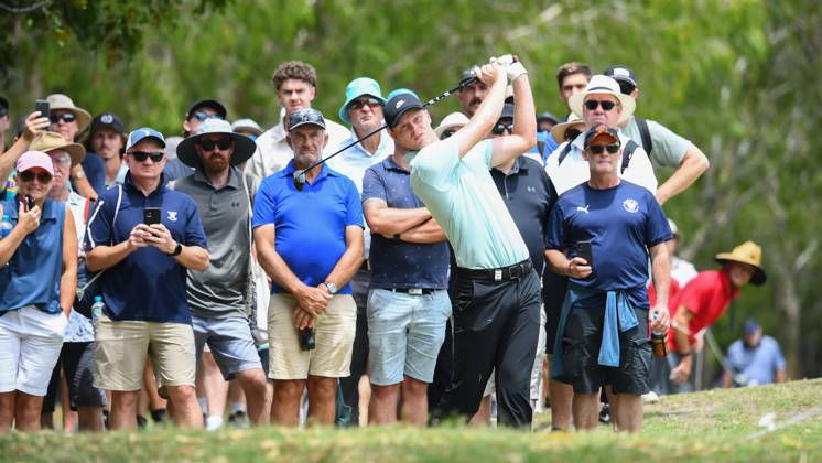 GOLF AUSTRALIAN PGA, Golf Herren Cameron Davis plays a shot during round 1 of the 2023 Fortinet Australian PGA Championship in Brisbane, Thursday, November 23, 2023. ( NO ARCHIVING, EDITORIAL USE ONLY, NO USE IN BOOKS WITHOUT CONSENT BRISBANE QUEENSLAND AUSTRALIA Copyright: xJONOxSEARLEx 20231123001868634984