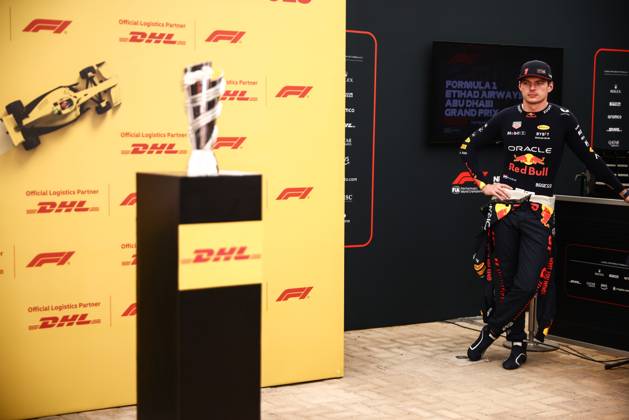 November 26, 2023, Abu Dhabi, United Arab Emirates: Max Verstappen of Red Bull Racing receives DHL Fastest Lap Award 2023 ahead of Formula 1 Abu Dhabi Grand Prix at Yas Marina Circuit on November 26, 2023 in Abu Dhabi, United Arab Emirates. Abu Dhabi United Arab Emirates - ZUMAz156 0367994002st Copyright: xBeataxZawrzelx