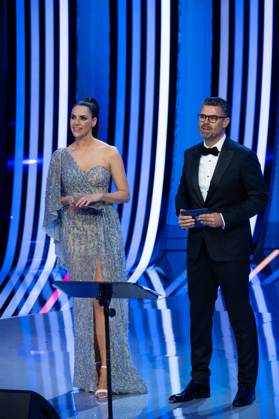 Esther Sedlaczek (Deutschland, Moderatorin), Pedro Pinto (Portugal, UEFA Moderator), GER, UEFA EURO, EM, Europameisterschaft,Fussball 2024 Final Draw, Auslosung Elbphilharmonie Hamburg, 02.12.2023 GER, UEFA Euro 2024 Final Draw, Auslosung Elbphilharmonie Hamburg, 02.12.2023 Hamburg Copyright: xEibner-Pressefoto Memmlerx EP_MMR