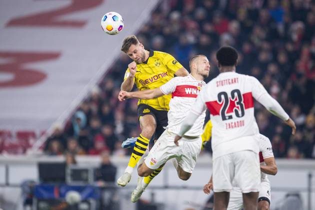 06.12.2023 - Fußball, 2023 2024, DFB-Pokal, Achtelfinale, VfB Stuttgart - Borussia Dortmund: (L-M) Niclas Füllkrug (Dortmund), Waldemar Anton (Stuttgart) DFB REGULATIONS PROHIBIT ANY USE OF PHOTOGRAPHS AS IMAGE SEQUENCES AND OR QUASI-VIDEO. Stuttgart Baden-Württemberg Deutschland MHPArena Stuttgart