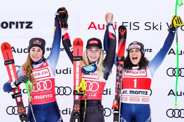 Bilder des Jahres 2023, Sport 12 Dezember Sport Themen der Woche KW49 Sport Bilder des Tages ALPINE SKIING - FIS WC St. Moritz SANKT MORITZ,SWITZERLAND,09.DEC.23 - ALPINE SKIING - FIS World Cup, downhill, ladies, award ceremony. Image shows the rejoicing of Sofia Goggia (ITA), Mikaela Shiffrin (USA) and Federica Brignone (ITA). +03771725 1+