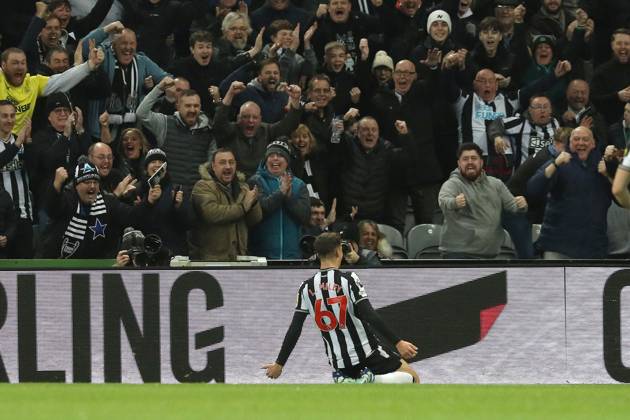 Newcastle United vs Fulham Premier League Lewis Miley of Newcastle United is celebrating after scoring, making it 1-0, during the Premier League match between Newcastle United and Fulham at St. James s Park in Newcastle, on December 16, 2023. Newcastle Tyne and Wear United Kingdom  Copyright: xMIxNewsx originalFilename:fletcher-newcastl231216_npnVe.jpg
