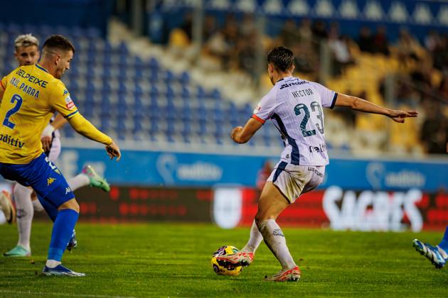 Hector Hernandez during Liga Portugal 23 24 game between GD Estoril Praia and GD Chaves at Estadio Antonio Coimbra da Mota, Estoril, Lisbon, Portugal. (Maciej Rogowski) Lisbon Estadio Antonio Coimbra da Mota Portugal Copyright: xMaciejxRogowskix estoril-chaves-full-095
