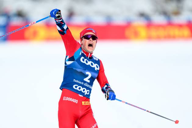 Bilder des Jahres 2024, Sport 01 Januar Sport Themen der Woche KW01 240101 Harald ostberg Amundsen of Norway celebrates in men s cross country skiing 20 km free technique pursuit during Tour de Ski on January 1, 2024 in Toblach. Photo: Mathias Bergeld BILDBYRAN kod MB MB0819 skidor cross-country skiing langrenn världscupen fis cross country world cup jaktstart pursuit fristil free technique bbeng tour de ski norge jubel Copyright: MATHIASxBERGELD BB240101MB038