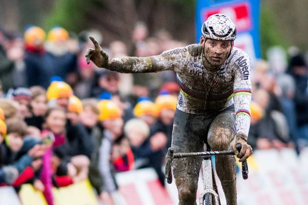 Bilder des Jahres 2024, Sport 01 Januar Sport Themen der Woche KW01 Dutch Mathieu Van Der Poel celebrates as he crosses the finish line to win the men s elite race of the GP Sven Nys cyclocross cycling event on Monday 01 January 2024 in Baal, stage 4 8 in the X2O Badkamers Trofee Veldrijden competition. JASPERxJACOBS  x83377117x