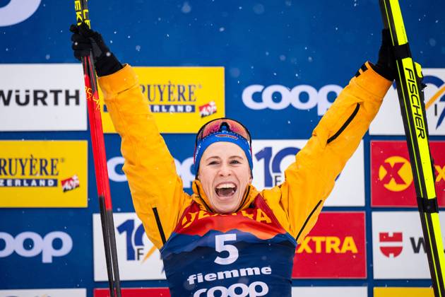 Bilder des Jahres 2024, Sport 01 Januar Sport Themen der Woche KW01 240106 Katharina Hennig of Germany celebrates on the podium after the women s 15 km classic technique mass start during Tour de Ski on January 6, 2024 in Val di Fiemme. Photo: Mathias Bergeld BILDBYRAN kod MB MB0830 skidor cross-country skiing langrenn världscupen fis cross country world cup masstart mass start dam bbeng tour de ski jubel Copyright: MATHIASxBERGELD BB240106MB079