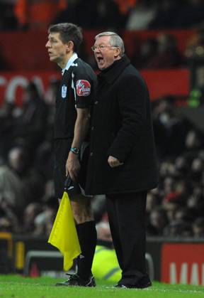 Sir Alex Ferguson manager of Manchester United, ManU shouts instructions to his players Sir Alex Ferguson manager of Manchester United shouts instructions to his players..Barclays Premier League..Manchester United v Wigan Athletic..14th January, 2009.(Credit Image: PHOTOGRAPHER Sportimage Cal Media) UK EDITORIAL USE ONLY Copyright: xx SimonxBellisx csmphoto201339