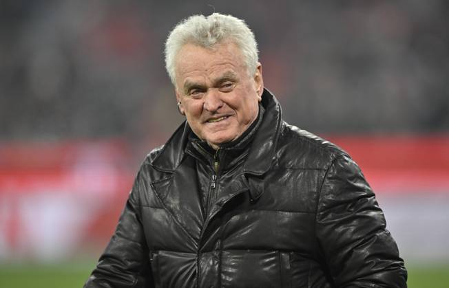 ehemaliger Nationaltorwart Torwart Sepp Maier FC Bayern Muenchen vs TSG 1899 Hoffenheim 12.01.2024 DFL REGULATIONS PROHIBIT ANY USE OF PHOTOGRAPHS AS IMAGE SEQUENCES AND OR QUASI-VIDEO FC Bayern Muenchen vs TSG 1899 Hoffenheim