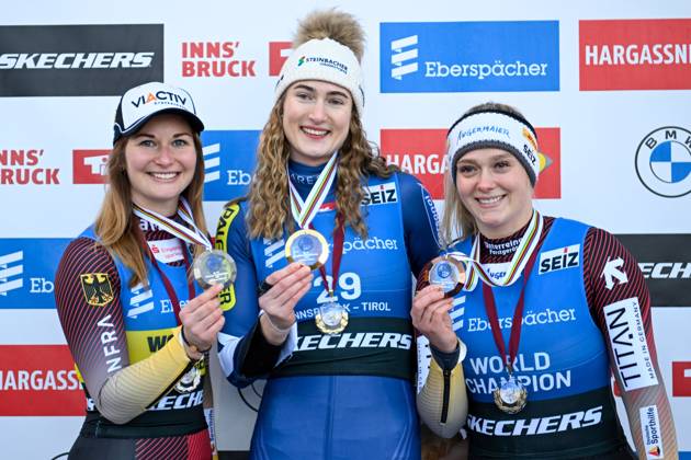 Bilder des Jahres 2024, Sport 01 Januar Sport Themen der Woche KW02 LUGE - FIL WC Innsbruck INNSBRUCK,AUSTRIA,13.JAN.24 - LUGE - FIL World Cup, artificial track, singles ladies. Image shows Julia Taubitz (GER), Madeleine Egle (AUT) and Anna Berreiter (GER).  GEPAxpictures xDanielxSchoenherr