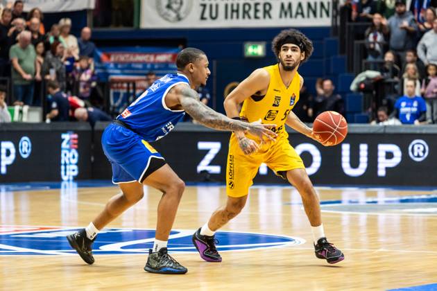 easyCredit Basketball Bundesliga, Syntainics MBC - Tigers Tübingen 14.01.2023, easyCredit Basketball Bundesliga, BBL, Saison 2023 2024, Herren, Syntainics MBC - Tigers Tübingen, Jhivvan Jackson (Tigers Tübingen, No56), Charles Callison (Syntainics MBC, No 23)