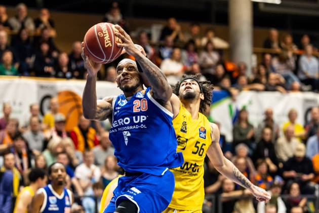 easyCredit Basketball Bundesliga, Syntainics MBC - Tigers Tübingen 14.01.2023, easyCredit Basketball Bundesliga, BBL, Saison 2023 2024, Herren, Syntainics MBC - Tigers Tübingen, Diante Baldwin (Syntainics MBC, No 20), Jhivvan Jackson (Tigers Tübingen, No56)