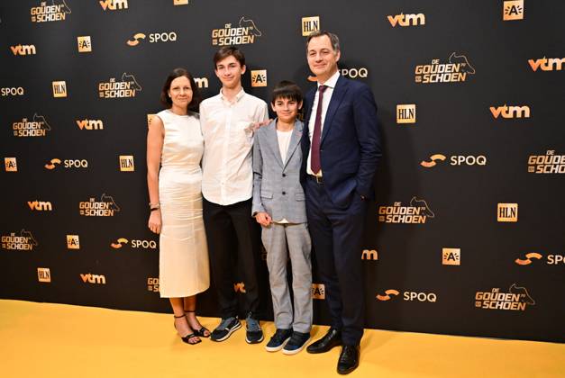 Prime Minister Alexander De Croo and his wife Annik Penders pose for the photographer at the 70th edition of the Golden Shoe award ceremony, in Antwerp, Thursday 18 January 2024. The Golden Shoe (Gouden Schoen Soulier d Or) is an award for the best soccer player of the Belgian Jupiler Pro League championship during the calendar year 2023. VIRGINIExLEFOUR  x84253328x