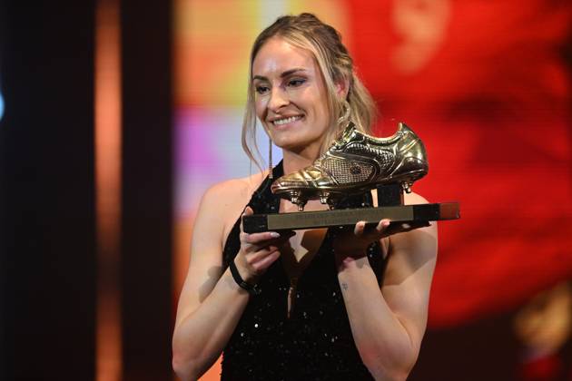 240118 Gala Gouden Schoen 2024 Tessa Willaert celebrating after winning the 70 th men edition of the Goldens Shoe Award ceremony and the 8 th Women s edition. The Golden Shoe , Gouden Schoen , Soulier d™Or is an award for the best soccer player of the Belgian Jupiler Pro League championship during the year 2023. The female award is for the best Belgian female player of 2023. On Thursday 18 January 2024 in Antwerp , BELGIUM . (Photo by Frank Abbeloos & Stijn Audooren Isosport) ANTWERP BELGIUM  Copyright: xx 430818