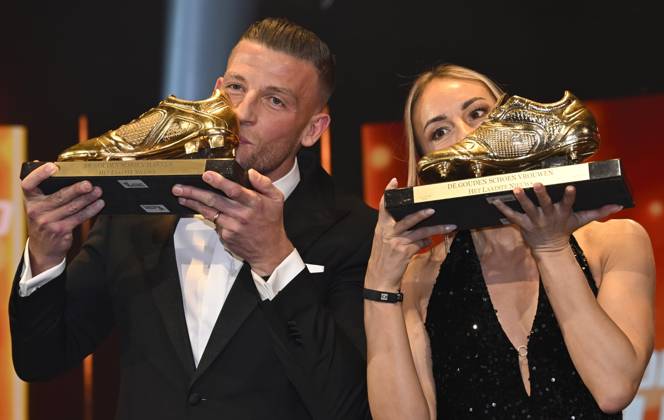 70th Belgian Golden Shoe award ANTWERPEN, BELGIUM - JANUARY 18 : Alderweireld Toby defender of Antwerp FC and Wullaert Tessa pictured during the annual Golden Shoe award show at the Antwerp Avenue TV studio on January 18, 2024 in Antwerpen, Belgium, 18 01 2024 Antwerpen Belgium  Copyright: xNicoxVereeckenx