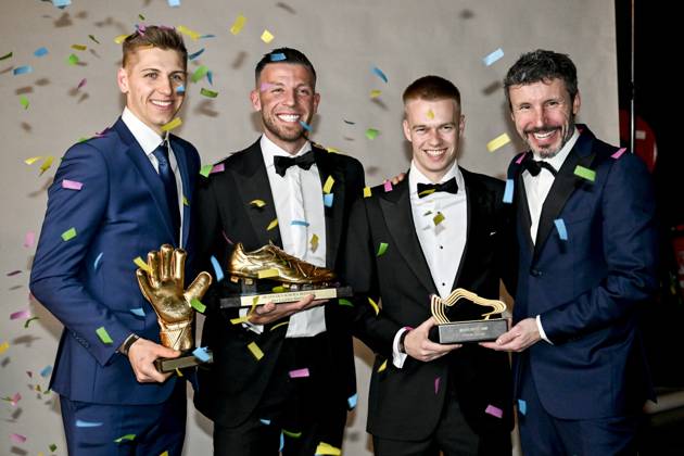 Sport Bilder des Tages Antwerp s goalkeeper Jean Butez, Antwerp s Toby Alderweireld, Antwerp s Arthur Vermeeren and Antwerp s head coach Mark van Bommel pictured after the 70th edition of the Golden Shoe award ceremony, in Antwerp, Thursday 18 January 2024. The Golden Shoe (Gouden Schoen Soulier d Or) is an award for the best soccer player of the Belgian Jupiler Pro League championship during the calendar year 2023. DIRKxWAEM  x84262579x