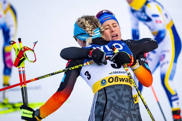 Bilder des Jahres 2024, Sport 01 Januar Sport Themen der Woche KW03 20.01.2024, GER, Skilanglauf, Frauen, Saison 2023 2024, Coop FIS Cross Country World Cup Women 20km Mass Start Classic CARL Victoria HENNIG Katharina 98559 Oberhof LOTTO Thüringen ARENA am Rennst Thüringen Deutschland