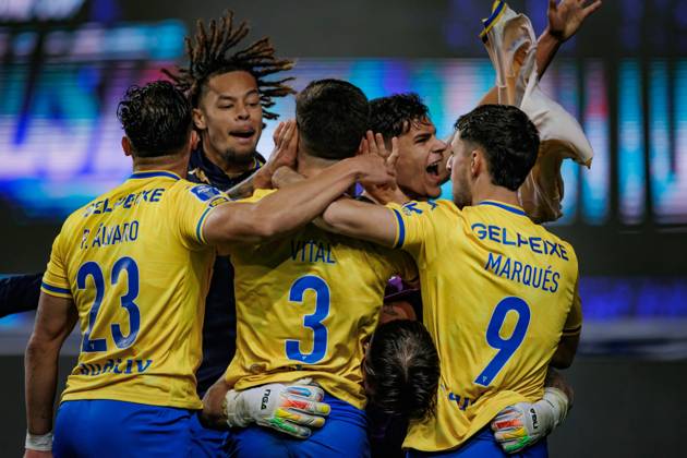 Bernardo Vital celebrates after winning penalty shootout during Taca Da Liga 23 24 (Allianz Cup) second semi-final game game between SL Benfica and GD Estoril Praia at Estadio Municipal de Leiria - Estadio Dr. Magalhaes Pessoa, Leiria, Portugal. (Maciej Rogowski) Leiria Estadio Municipal de Leiria - Estadio Dr. Magalhaes Pessoa Portugal Copyright: xMaciejxRogowskix slbestoril-4