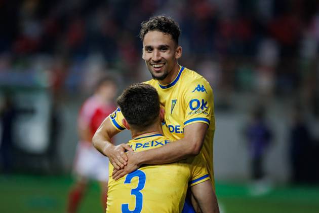 Bernardo Vital celebrates after winning penalty shootout during Taca Da Liga 23 24 (Allianz Cup) second semi-final game game between SL Benfica and GD Estoril Praia at Estadio Municipal de Leiria - Estadio Dr. Magalhaes Pessoa, Leiria, Portugal. (Maciej Rogowski) Leiria Estadio Municipal de Leiria - Estadio Dr. Magalhaes Pessoa Portugal Copyright: xMaciejxRogowskix slbestoril-10