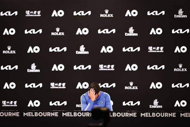 Bilder des Jahres 2024, Sport 01 Januar Sport Themen der Woche KW04 Sport Bilder des Tages January 26, 2024: 1st seed NOVAK DJOKOVIC of Serbia in his post match media conference after losing to 4th seed JANNIK SINNER of Italy on Rod Laver Arena in a Men s Singles Semifinal match on day 13 of the 2024 Australian Open in Melbourne, Australia. Cal Media USA - ZUMAc04_ 20240126_faf_c04_031 Copyright: xSydneyxLowx