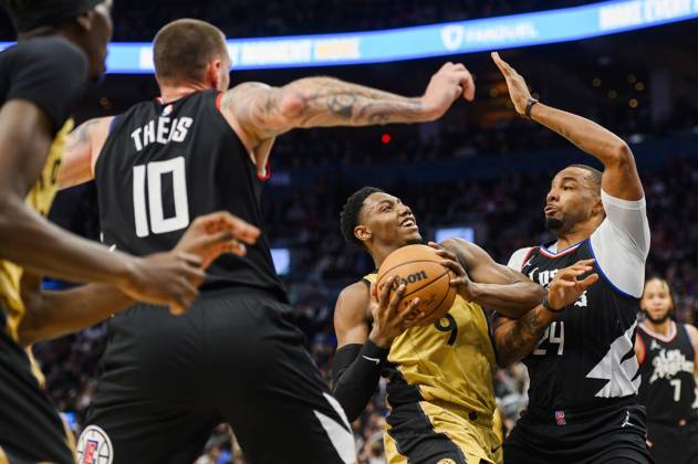 Bilder des Jahres 2024, Sport 01 Januar Sport Themen der Woche KW04 Sport Bilder des Tages January 26, 2024, Toronto, On, CANADA: Toronto Raptors guard RJ Barrett (9) goes to the basket while defended by Los Angeles Clippers guard Norman Powell (24) and centre Daniel Theis (10) during second half NBA, Basketball Herren, USA basketball action, in Toronto on Friday, January 26, 2024. Canada News - January 26, 2024 - ZUMAc35_ 20240126_zaf_c35_119 Copyright: xChristopherxKatsarovx
