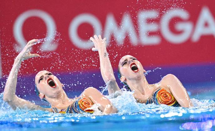 Bilder des Jahres 2024, Sport 02 Feburar Sport Themen der Woche KW06 Sport Bilder des Tages (240208) -- DOHA, Feb. 8, 2024 -- Bregje de Brouwer Noortje de Brouwer of the Netherlands perform during the final of women s duet free of artistic swimming at the World Aquatics Championships in Doha, Qatar, on Feb. 8, 2024. ) (SP)QATAR-DOHA-WORLD AQUATICS CHAMPIONSHIPS-ARTISTIC SWIMMING-WOMEN S DUET FREE XiaxYifang 