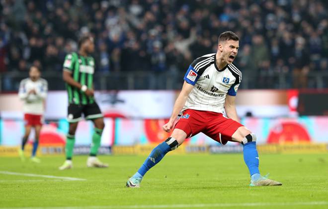 Bilder des Jahres 2024, Sport 02 Feburar Sport Themen der Woche KW06 Sport Bilder des Tages 09.02.2024, Fussball 2. Bundesliga 2023 2024, 21. Spieltag, Hamburger SV - Hannover 96 , im Volksparkstadion Hamburg. Jubel Torschütze Laszlo Benes (Hamburg) zum Tor zum 1:2