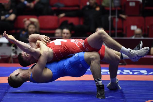 Bilder des Jahres 2024, Sport 02 Feburar Sport Themen der Woche KW07 Sport Bilder des Tages BUCHAREST - WRESTLING EUROPEAN CHAMPIONSHIPS - 12 FEB 2024 Ramon Betschart of Switzerland competes during the Senior Wrestling European Championships Qualification Round GR 87 kg match against Szymon Szymonowicz of Poland, in Bucharest, Romania, February 12, 2024. Copyright: xAlexxNicodimx