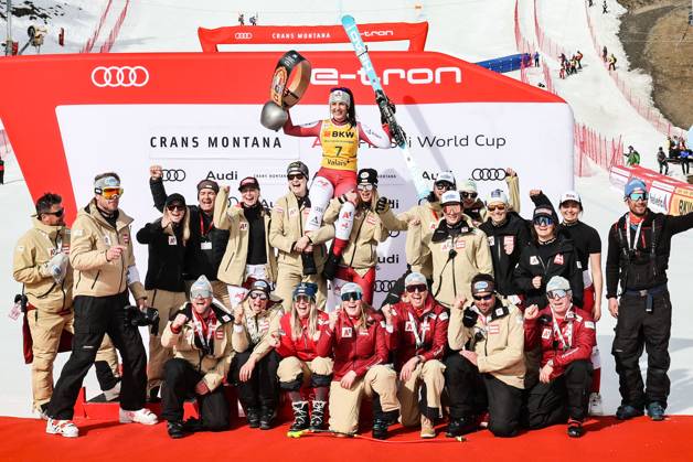 Bilder des Jahres 2024, Sport 02 Feburar Sport Themen der Woche KW07 Sport Bilder des Tages ALPINE SKIING - FIS WC Crans Montana CRANS MONTANA,SWITZERLAND,18.FEB.24 - ALPINE SKIING - FIS World Cup, Super G, ladies, award ceremony. Image shows the rejoicing of Stephanie Venier (AUT) and team AUT.  GEPAxpictures xWolfgangxGrebien