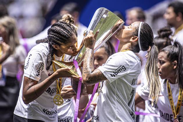Bilder des Jahres 2024, Sport 02 Feburar Sport Themen der Woche KW07 Sao Paulo, Brazil, Feb 18th 2024 Corinthians celebrate with trophy after winning the Supercopa do Brasil Feminino (Brazilian Women s Super Cup) between Corinthians and Cruzeiro at the Neo Quimica Arena in Sao Paulo, Brazil (Danilo Fernandes SPP) Copyright: xDaniloxFernandesx xSPPx spp-en-DaFeSp-danilo180224-24