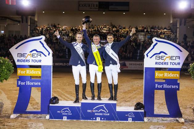 Bilder des Jahres 2024, Sport 02 Feburar Sport Themen der Woche KW07 NEUMÜNSTER - VR Classics 2024, NEUMÜNSTER - VR Classics 2024 STUEHLMEYER Patrick (GER), DREHER Hans-Dieter (GER), VIEHWEG Michael (GER) Siegerehrung Prize giving ceremony Großer Preis der Volksbanken Raiffeisenbanken BEMER Riders Tour Wertungsprüfung Finale Internationale Weltranglisten - Springprüfung Kl. S