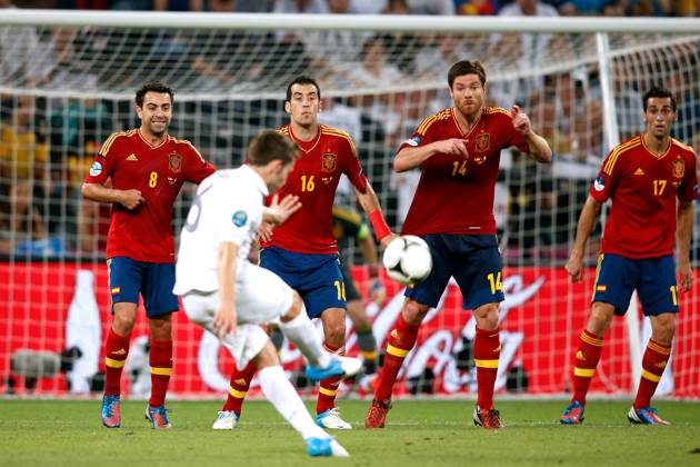 Onderwerp Subject: Spain - France - European Championship, EM, Europameisterschaft Reklame: Club Team Country: Seizoen Season: 2012 FOTO PHOTO: Free kick by Yohan CABAYE (FRONT) of France into the wall FLTR XAVI ( Xavier Hernandez CREUS ) of Spain and BUSQUETS ( Sergio Busquets BURGOS ) of Spain and Xabi ALONSO ( Xabier Alonso OLANA ) of Spain and ARBELOA ( Alvaro Arbeloa COCA ) of Spain. (Photo by PICS UNITED) DONETSK UKRAINE Content not available for redistribution in The Netherlands directly or indirectly through any third parties. Copyright: xBSRxAgencyx 12690623X2I1022