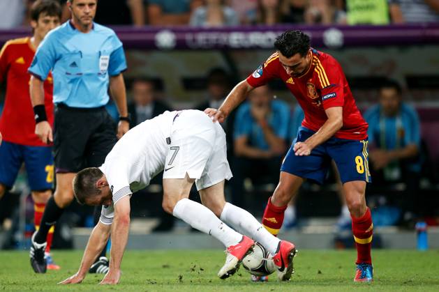 Onderwerp Subject: Spain - France - European Championship, EM, Europameisterschaft Reklame: Club Team Country: Seizoen Season: 2012 FOTO PHOTO: XAVI ( Xavier Hernandez CREUS ) (R) of Spain in duel with Franck RIBERY ( Franck Bilal RIBERY ) (L) of France. (Photo by PICS UNITED) DONETSK UKRAINE Content not available for redistribution in The Netherlands directly or indirectly through any third parties. Copyright: xBSRxAgencyx 12690623X2I1392