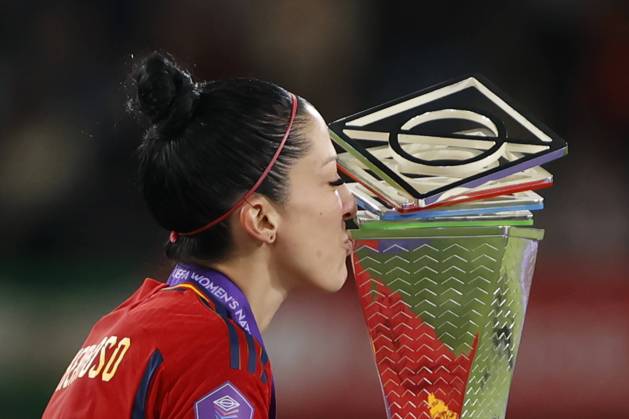 ESP: Spain v France. UEFA Women™s Nations League. Final Jennifer Hermoso of Spain kisses the Trophy during the UEFA Women™s Nations League match between Spain and France, Final, played at Olympic de la Cartuja Stadium on February 28, 2024 in Sevilla, Spain. kpng Copyright: xAndresxGongorax xPRESSINPHOTOx AG_240228_113
