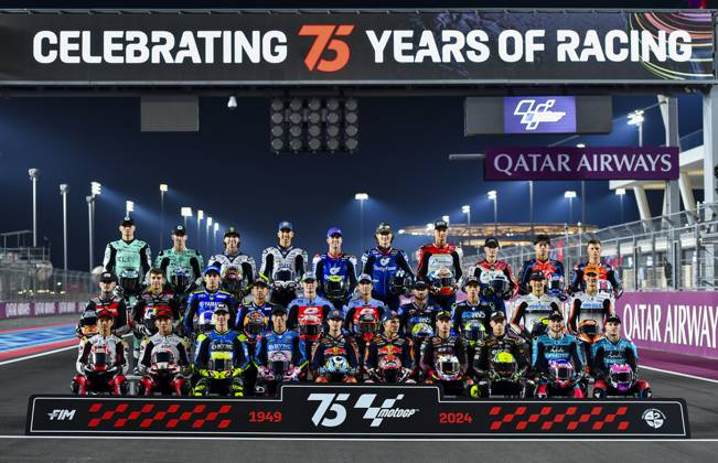 Bilder des Jahres 2024, Sport 03 März Sport Themen der Woche KW10 Sport Bilder des Tages MotoGP Qatar 2024 Moto2 riders are posing for a photo ahead of the Qatar Airways Motorcycle Grand Prix of Qatar at the Losail International Circuit in Losail, Qatar, on March 7, 2024. DOHA Qatar  Copyright: xNoushadxThekkayilx originalFilename:varittyakkal-motogpqa240308_npogg.jpg