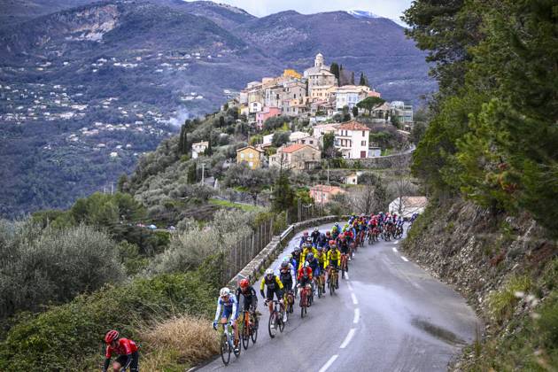 Bilder des Jahres 2024, Sport 03 März Sport Themen der Woche KW10 Sport Bilder des Tages Paris Nice 2024 Stage 8 Nice, France - March 10 : Illustration picture of the peloton during stage 8 of the men elite UCI World Tour 82nd edition of Paris - Nice cycling race, a stage of 109,3 kms with start in Nice and finish in Nice on March 10, 2024 in Nice, France, 10 03 2024 ( Motordriver Kenny Verfaillie - Nice France  Copyright: xVincentxKalutx