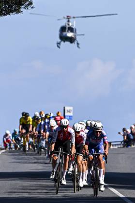 Bilder des Jahres 2024, Sport 03 März Sport Themen der Woche KW11 Milan - Sanremo 2024 Cycling Race Sanremo, Italia - March 16 : Dillier Silvan (SUI) of Alpecin-Deceuninck leading the peloton during the Men Elite UCI World Tour 115th Milan - Sanremo cycling race with start in Pavia and finish at the Via Roma in Sanremo on March 16, 2024 in Sanremo, Italia, 16 03 2024 ( Motordriver Kenny Verfaillie - Sanremo Italia  Copyright: xVincentxKalutx