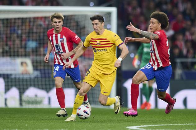 LaLiga EA Sports, Atletico de Madrid v FC Barcelona, Barca MADRID, SPAIN - MARCH 17: Robert Lewandowski Centre-Forward of FC Barcelona competes for the ball with Axel Witsel Centre-Back of Atletico de Madrid during the LaLiga EA Sports match between Club Atletico de Madrid and FC Barcelona at Civitas Metropolitano Stadium on March 17, 2024 in Madrid, Spain. (Photo By Francisco Macia Photo Players Images) Madrid Civitas Metropolitano Stadium Madrid Spain Copyright: xFranciscoxMacia PhotoxPlayersxImagesx