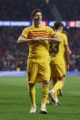 LaLiga EA Sports, Atletico de Madrid v FC Barcelona, Barca MADRID, SPAIN - MARCH 17: Robert Lewandowski Centre-Forward of FC Barcelona celebrates after scoring his team s second goal during the LaLiga EA Sports match between Club Atletico de Madrid and FC Barcelona at Civitas Metropolitano Stadium on March 17, 2024 in Madrid, Spain. (Photo By Francisco Macia Photo Players Images) Madrid Civitas Metropolitano Stadium Madrid Spain Copyright: xFranciscoxMacia PhotoxPlayersxImagesx