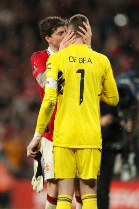 Brighton and Hove Albion v Manchester United, ManU - The FA Cup - Semi-Final - Wembley Stadium April 23, 2023, London: London, England, 23rd April 2023. Victor Lindelof of Manchester United kisses David de Gea of Manchester United (right) after scoring the winning penalty in the shootout during the The FA Cup match at Wembley Stadium, London. London EDITORIAL USE ONLY Copyright: xx ZUMA-20230423_zaf_si1_080.jpg KieranxCleevesx csmphotothree088514