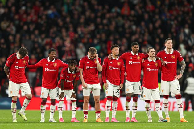 Brighton and Hove Albion v Manchester United, ManU - The FA Cup - Semi-Final - Wembley Stadium April 23, 2023, London: London, England, 23rd April 2023. The Manchester United players stand on the halfway line during the penalty shootout during the The FA Cup match at Wembley Stadium, London. London EDITORIAL USE ONLY Copyright: xx ZUMA-20230423_zaf_si1_090.jpg KieranxCleevesx csmphotothree088532