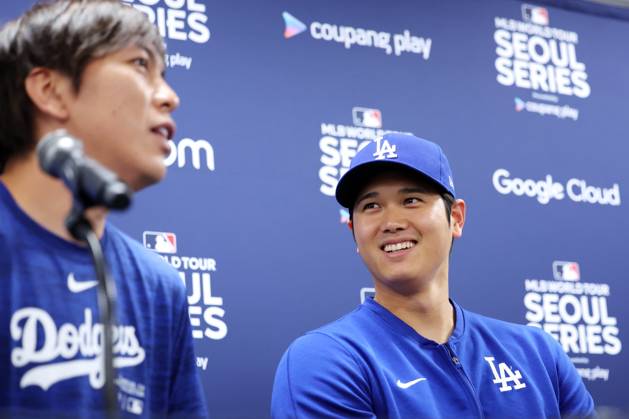 (L-R) Ippei Mizuhara, Shohei Ohtani (Dodgers), MARCH 16, 2024 - Baseball : MLB, Baseball Herren, USA World Tour Seoul Series, Los Angeles Dodgers press conference, PK, Pressekonferenz at Gocheok Sky Dome, Seoul, South Korea. (247741814)