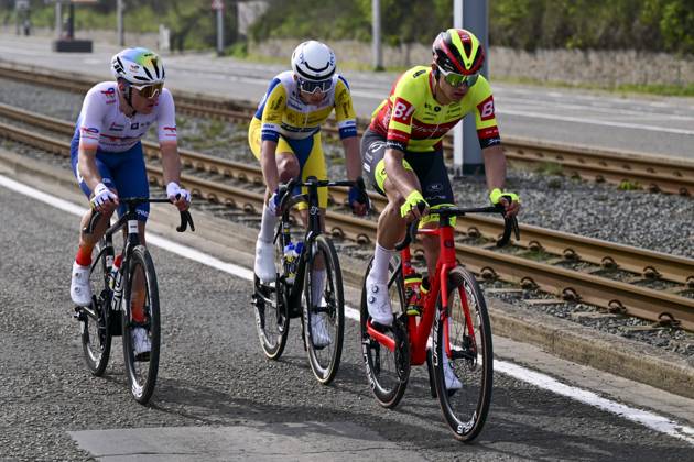 French Thomas Gachignard of TotalEnergies, Belgian Victor Vercouillie of Team Flanders Baloise and Belgian Luca De Meester of Bingoal WB pictured in action during the Classic Brugge-De Panne men s elite one-day cycling race, 198,9 km from Brugge to De Panne, Wednesday 20 March 2024. LAURIExDIEFFEMBACQ x89532770x